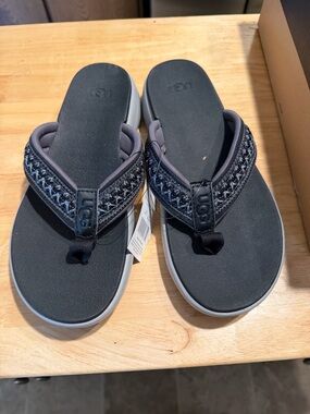 UGG Two-Tone Shoe Box Lid in Black and Brown